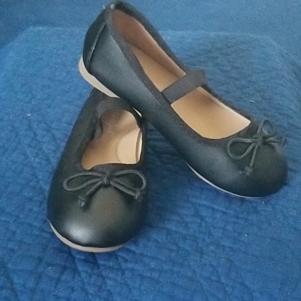 Black ballet flats